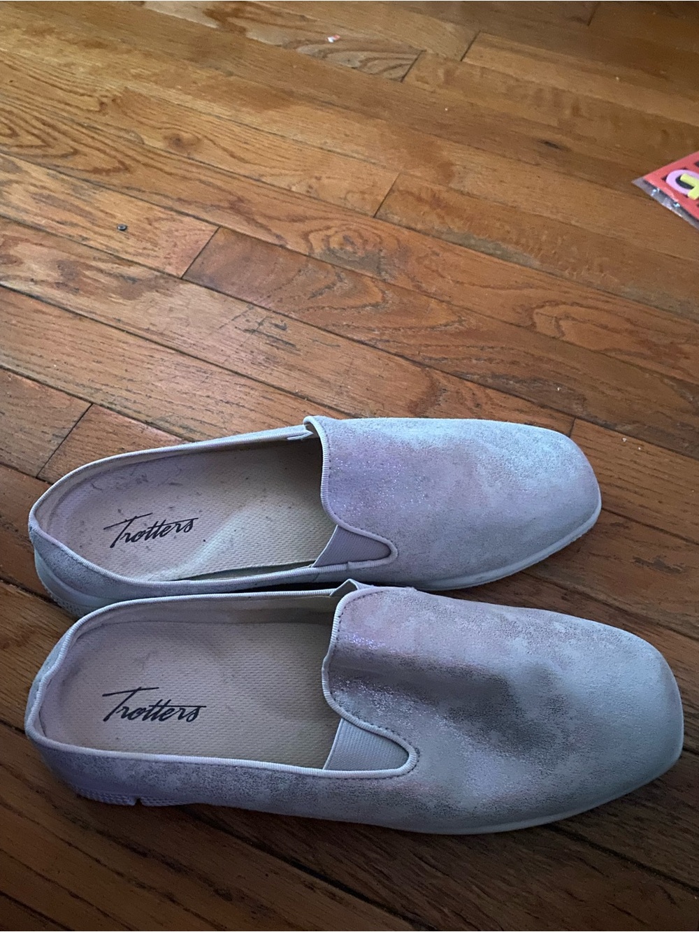 Trotters Women's Slip-On Athletic Shoes in Silver/Light Gray - Picture 3 of 4